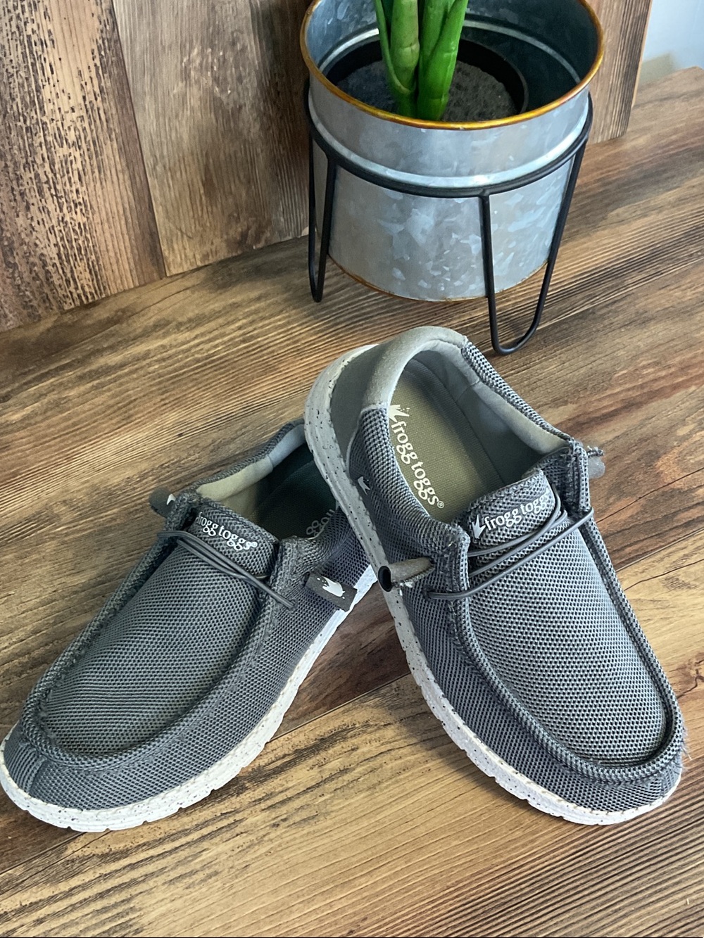 Frogg Toggs Men's Gray Slip-On Casual Loafers 8
